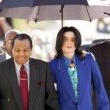 Michael Jackson arrives at the Santa Barbara County courthouse.