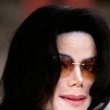Michael Jackson arrives at the Santa Barbara County courthouse.