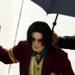 Michael Jackson arrives at the Santa Barbara County courthouse.