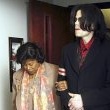 Michael Jackson arrives at the Santa Barbara County courthouse.