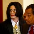 Michael Jackson arrives at the Santa Barbara County courthouse.