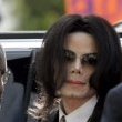 Michael Jackson arrives at the Santa Barbara County courthouse.