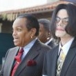 Michael Jackson arrives at the Santa Barbara County courthouse.