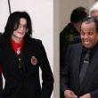 Michael Jackson arrives at the Santa Barbara County courthouse.