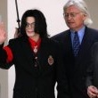Michael Jackson arrives at the Santa Barbara County courthouse.