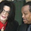 Michael Jackson arrives at the Santa Barbara County courthouse.