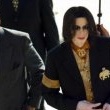Michael Jackson arrives at the Santa Barbara County courthouse.