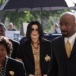 Michael Jackson arrives at the Santa Barbara County courthouse.