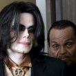 Michael Jackson arrives at the Santa Barbara County courthouse.