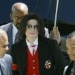 Michael Jackson arrives at the Santa Barbara County courthouse.