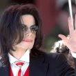 Michael Jackson arrives at the Santa Barbara County courthouse.