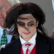 Michael Jackson arrives at the Santa Barbara County courthouse.