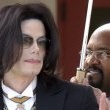 Michael Jackson arrives at the Santa Barbara County courthouse.