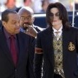 Michael Jackson arrives at the Santa Barbara County courthouse.