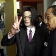 Michael Jackson arrives at the Santa Barbara County courthouse.