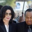 Michael Jackson arrives at the Santa Barbara County courthouse.