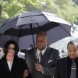 Michael Jackson arrives at the Santa Barbara County courthouse.