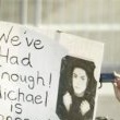 Michael Jackson arrives at the Santa Barbara County courthouse. Jury Selection.