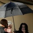 Michael Jackson arrives at the Santa Barbara County courthouse. Jury Selection.