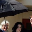 Michael Jackson arrives at the Santa Barbara County courthouse. Jury Selection.