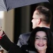 Michael Jackson arrives at the Santa Barbara County courthouse. Jury Selection.