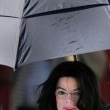 Michael Jackson arrives at the Santa Barbara County courthouse. Jury Selection.