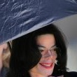 Michael Jackson arrives at the Santa Barbara County courthouse. Jury Selection.