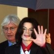 Michael Jackson arrives at the Santa Barbara County courthouse. Jury Selection.