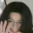 Michael Jackson arrives at the Santa Barbara County courthouse. Jury Selection.