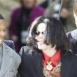 Michael Jackson arrives at the Santa Barbara County courthouse. Jury Selection.