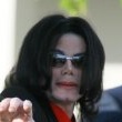 Michael Jackson arrives at the Santa Barbara County courthouse. Jury Selection.