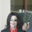 Michael Jackson arrives at the Santa Barbara County courthouse. Jury Selection.