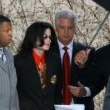 Michael Jackson arrives at the Santa Barbara County courthouse. Jury Selection.