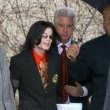 Michael Jackson arrives at the Santa Barbara County courthouse. Jury Selection.