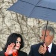 Michael Jackson arrives at the Santa Barbara County courthouse. Jury Selection.