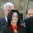 Michael Jackson arrives at the Santa Barbara County courthouse. Jury Selection.
