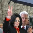 Michael Jackson arrives at the Santa Barbara County courthouse. Jury Selection.