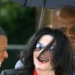 Michael Jackson arrives at the Santa Barbara County courthouse. Jury Selection.