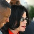 Michael Jackson arrives at the Santa Barbara County courthouse. Jury Selection.