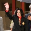 Michael Jackson arrives at the Santa Barbara County courthouse. Jury Selection.
