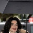 Michael Jackson arrives at the Santa Barbara County courthouse. Jury Selection.