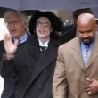 Michael Jackson arrives at the Santa Barbara County courthouse. Jury Selection.