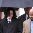 Michael Jackson arrives at the Santa Barbara County courthouse. Jury Selection.