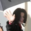 Michael Jackson arrives at the Santa Barbara County courthouse. Jury Selection.