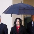 Michael Jackson arrives at the Santa Barbara County courthouse. Jury Selection.