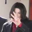 Michael Jackson arrives at the Santa Barbara County courthouse. Jury Selection.