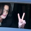 Michael Jackson arrives at the Santa Barbara County courthouse. Jury Selection.
