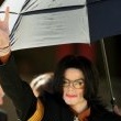 Michael Jackson arrives at the Santa Barbara County courthouse. Jury Selection.