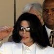 Michael Jackson arrives at the Santa Barbara County courthouse. Jury Selection.