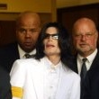 Michael Jackson arrives at the Santa Barbara County courthouse. Jury Selection.